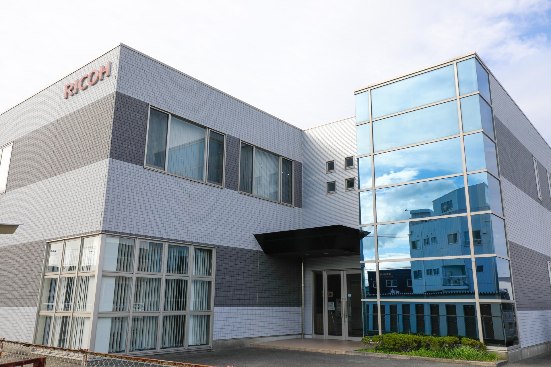 働いている会社